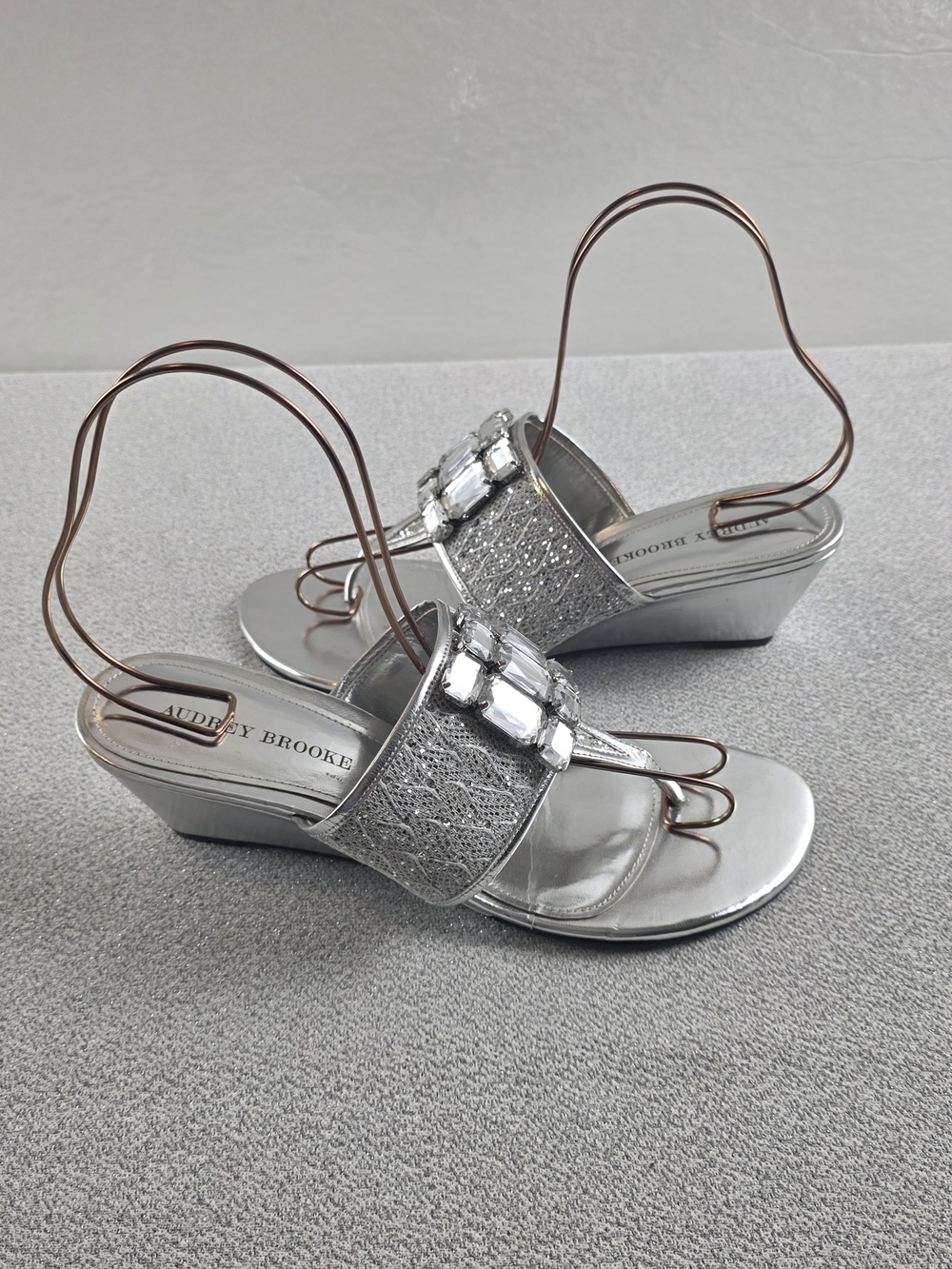 Audrey Brooke Metallic Silver Jeweled Wedge Thong Slide Sandals Wmn's 10